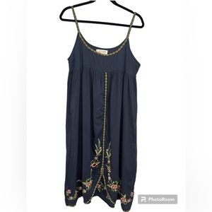 LAZYBONES embroidered navy loose dress with floral
